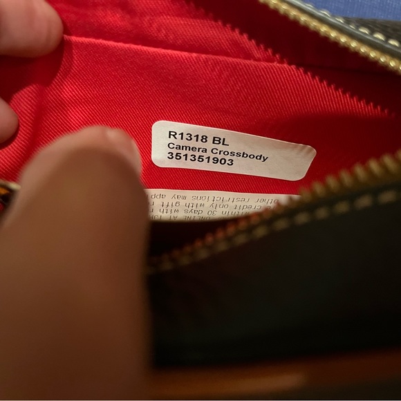 New Without Tags Dooney & Burke Camera Crossbody - Picture 4 of 6